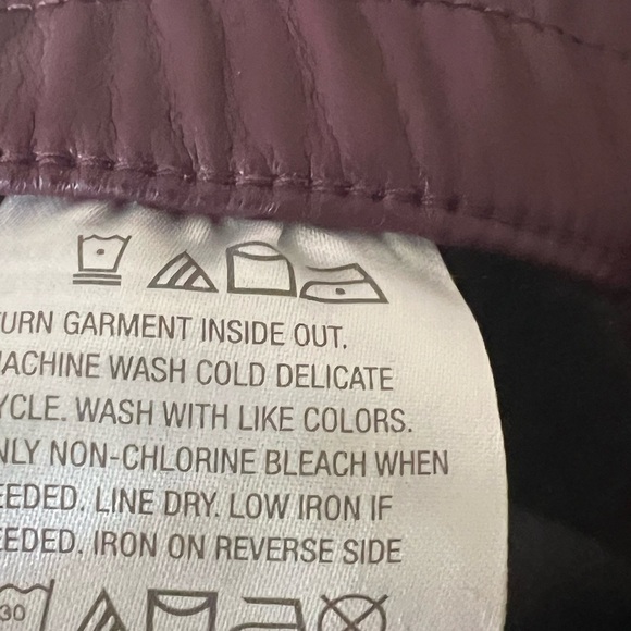 Susan Graver Faux Leather Pull On Ankle Pants Button Detail Wine Size 1XP - Picture 5 of 5